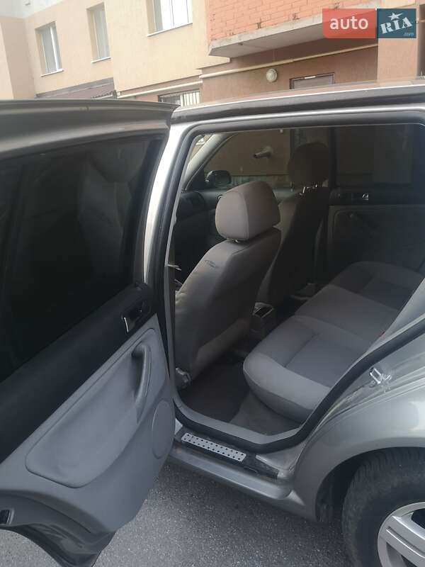 Хетчбек Volkswagen Golf 2002 в Хмельницькому