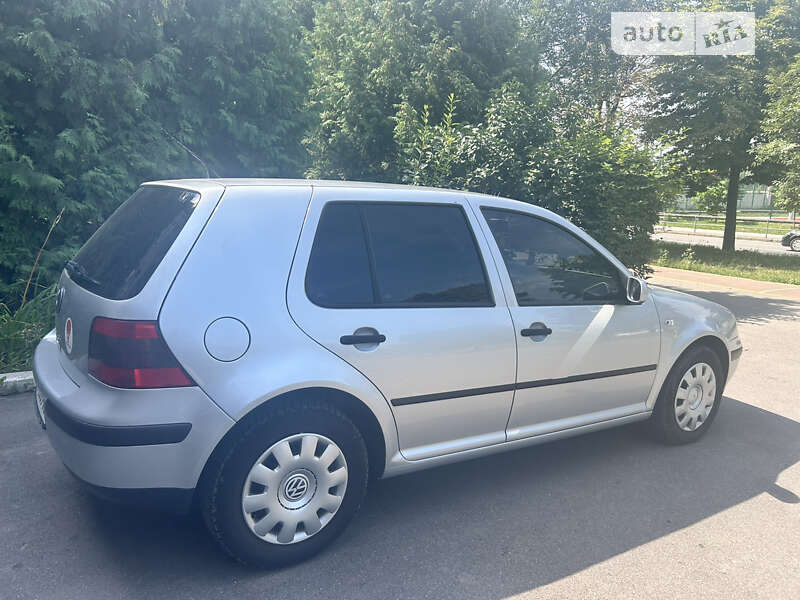 Хэтчбек Volkswagen Golf 2002 в Виннице