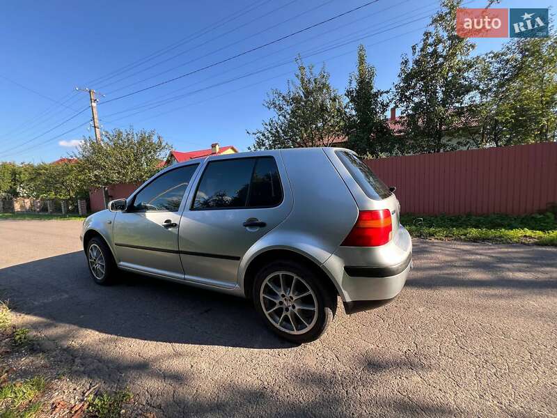 Хетчбек Volkswagen Golf 2002 в Дрогобичі