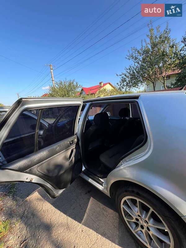 Хетчбек Volkswagen Golf 2002 в Дрогобичі