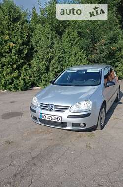 Хэтчбек Volkswagen Golf 2005 в Богодухове