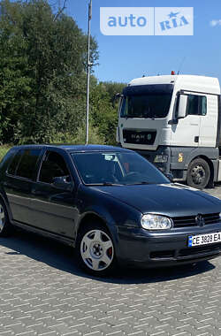 Хэтчбек Volkswagen Golf 2002 в Черновцах