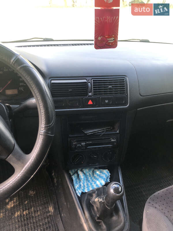 Хетчбек Volkswagen Golf 1999 в Щирце