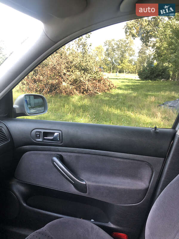 Хетчбек Volkswagen Golf 1999 в Щирце