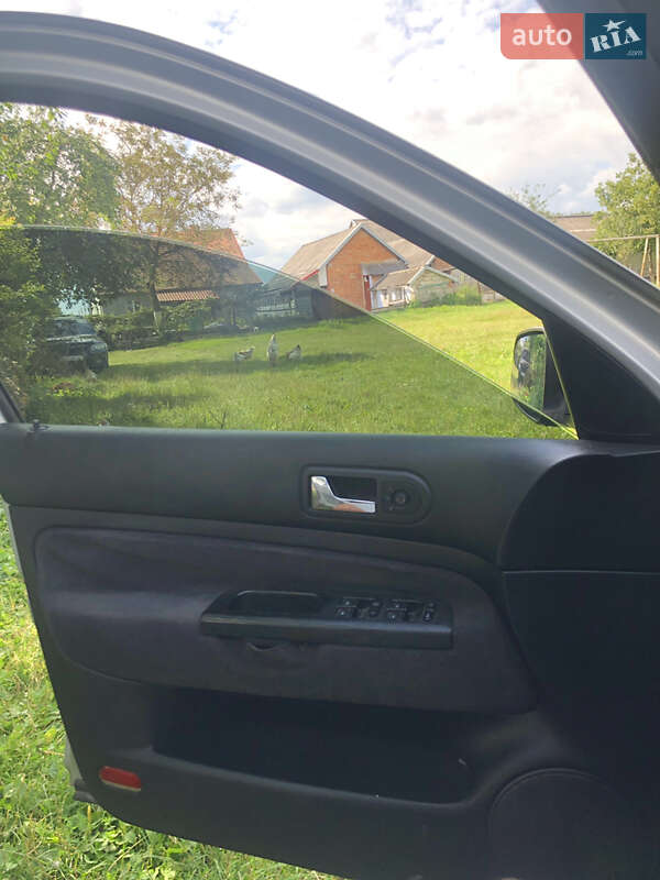 Хетчбек Volkswagen Golf 1999 в Щирце