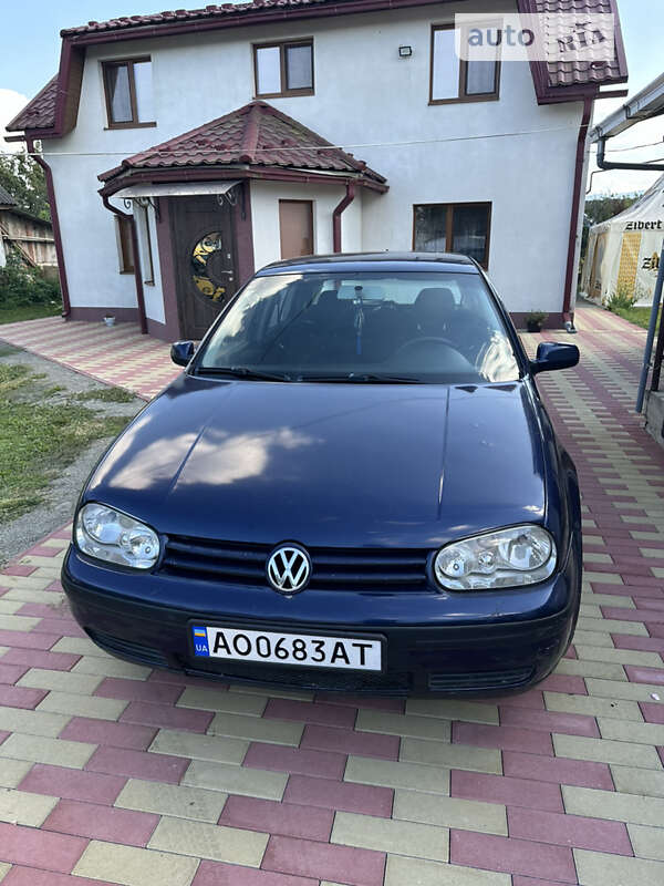 Хетчбек Volkswagen Golf 2001 в Тересві