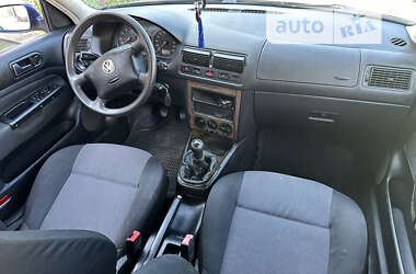 Хетчбек Volkswagen Golf 2001 в Тересві