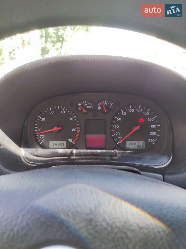 Хэтчбек Volkswagen Golf 2002 в Львове