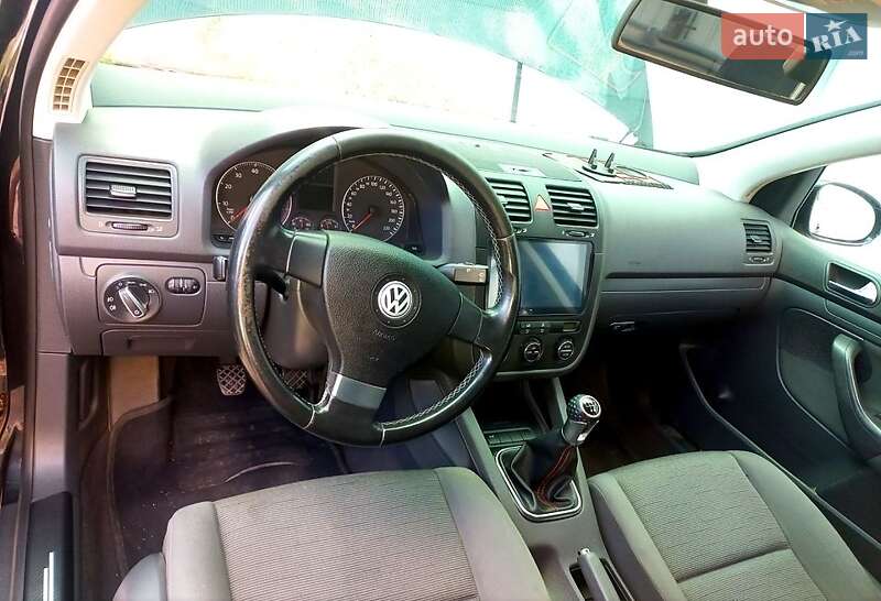 Хэтчбек Volkswagen Golf 2004 в Кривом Роге