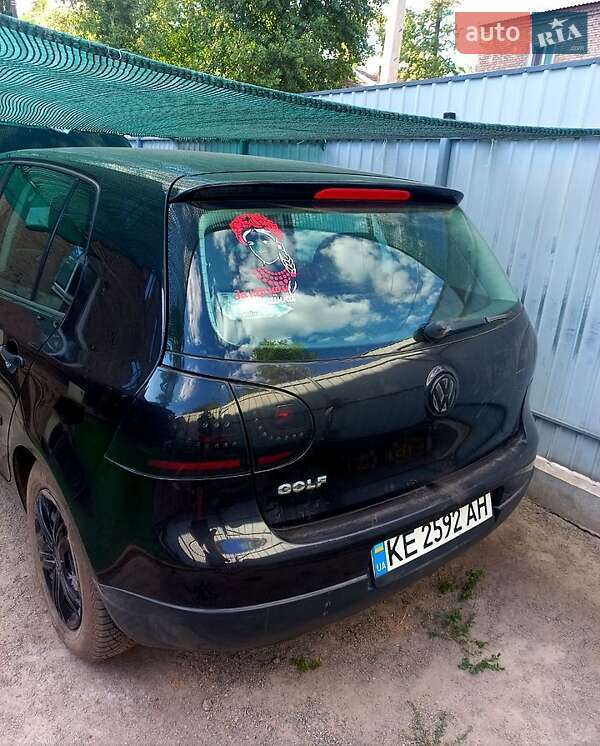 Хэтчбек Volkswagen Golf 2004 в Кривом Роге
