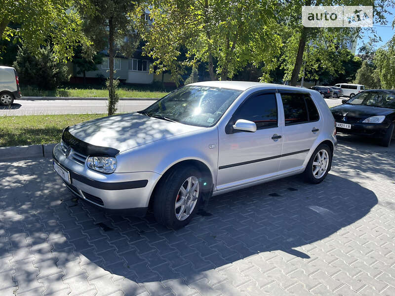 Хэтчбек Volkswagen Golf 2001 в Ладыжине