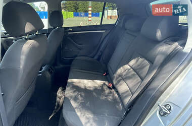Хэтчбек Volkswagen Golf 2005 в 