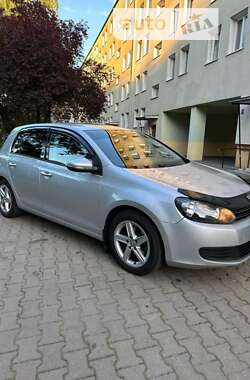 Хэтчбек Volkswagen Golf 2009 в Новояворовске