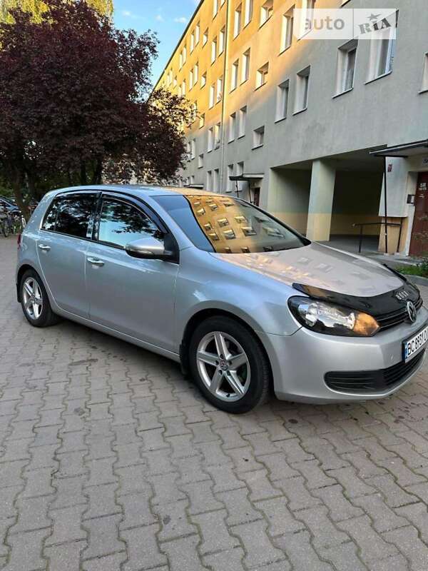 Хэтчбек Volkswagen Golf 2009 в Новояворовске