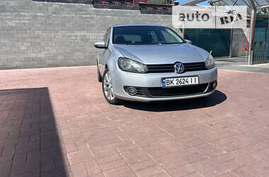 Хэтчбек Volkswagen Golf 2009 в Ровно