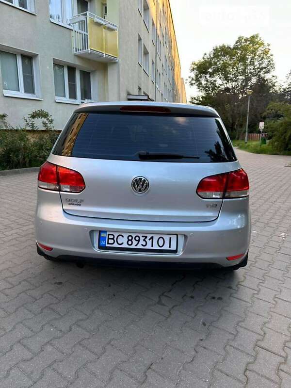 Хэтчбек Volkswagen Golf 2009 в Новояворовске