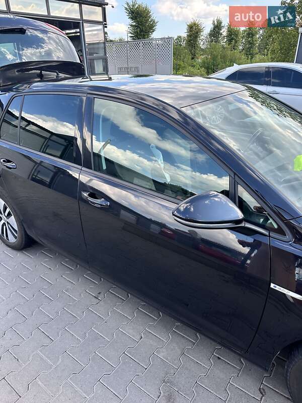 Хетчбек Volkswagen Golf 2015 в Львові