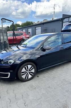 Хэтчбек Volkswagen Golf 2015 в Львове