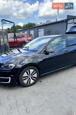 Хэтчбек Volkswagen Golf 2015 в 