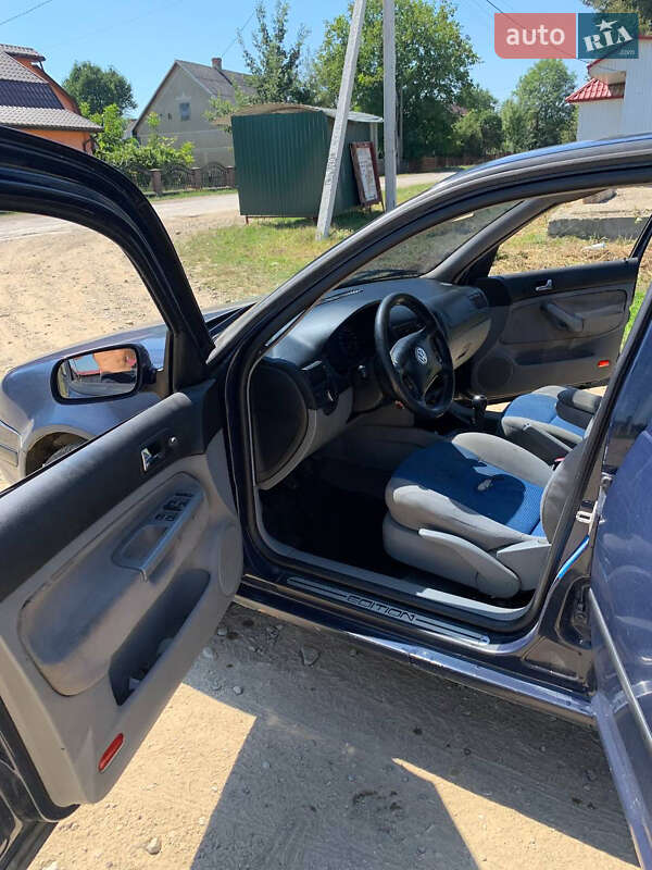 Хэтчбек Volkswagen Golf 2000 в Банилове-Подгорном