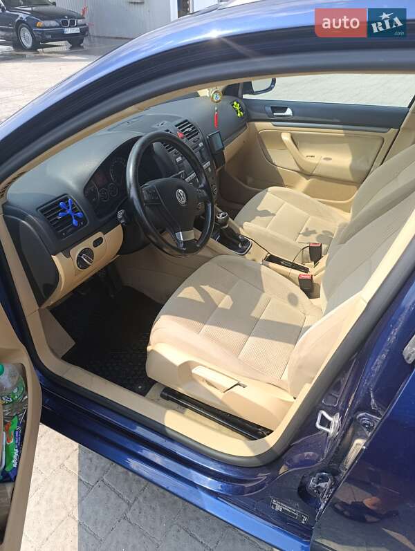 Універсал Volkswagen Golf 2008 в Івано-Франківську