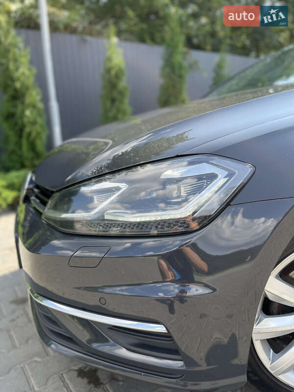 Універсал Volkswagen Golf 2017 в Тернополі
