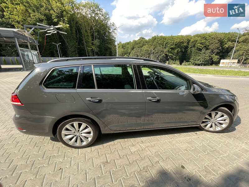 Універсал Volkswagen Golf 2017 в Тернополі