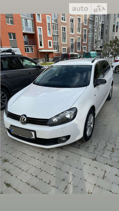 Универсал Volkswagen Golf 2012 в Черновцах