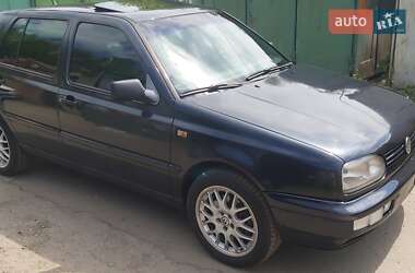 Хэтчбек Volkswagen Golf 1996 в 