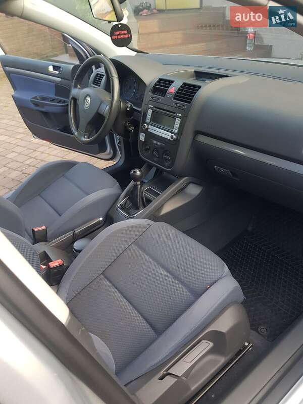 Хэтчбек Volkswagen Golf 2004 в Ивано-Франковске