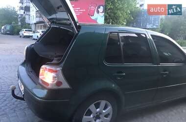 Хэтчбек Volkswagen Golf 2003 в 