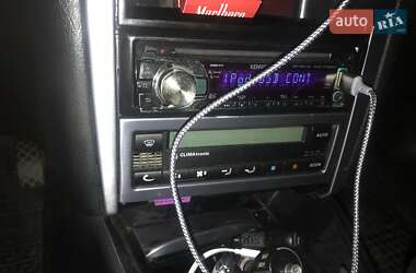 Хэтчбек Volkswagen Golf 2003 в 