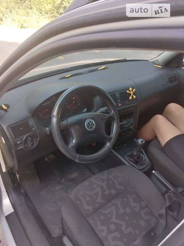 Универсал Volkswagen Golf 1999 в Сарнах