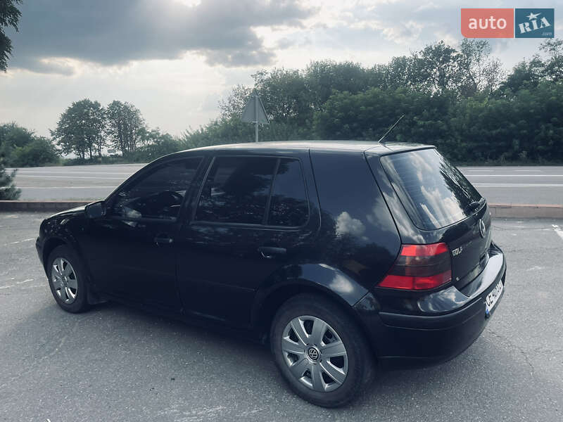 Хэтчбек Volkswagen Golf 2000 в Черновцах