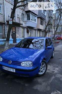 Хэтчбек Volkswagen Golf 2001 в Подольске