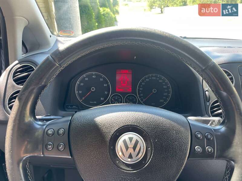 Хетчбек Volkswagen Golf 2008 в Харкові