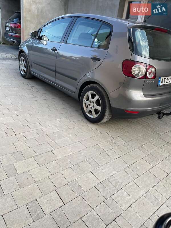 Хетчбек Volkswagen Golf 2005 в Івано-Франківську