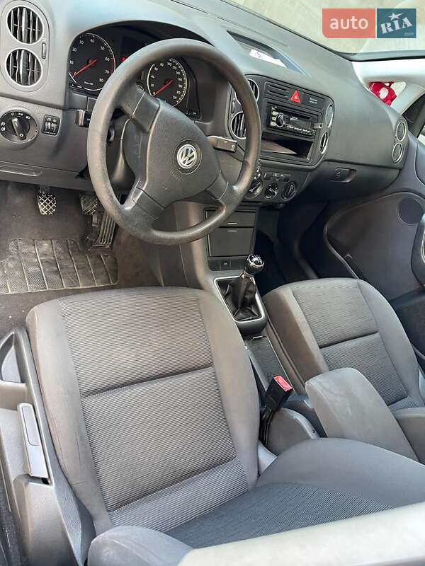 Хетчбек Volkswagen Golf 2005 в Івано-Франківську