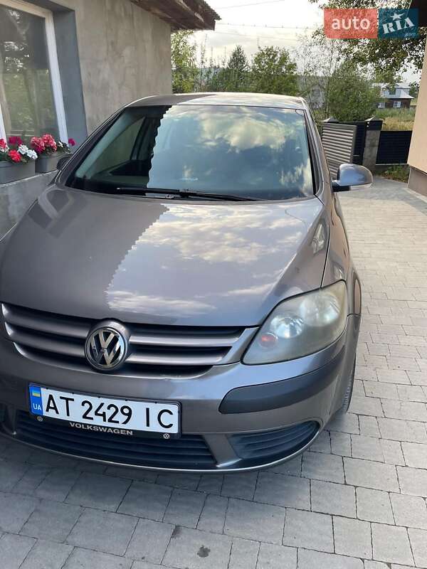 Хетчбек Volkswagen Golf 2005 в Івано-Франківську