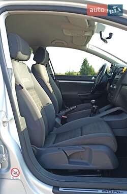 Хетчбек Volkswagen Golf 2006 в 