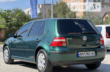 Хэтчбек Volkswagen Golf 2003 в 