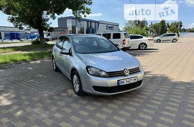 Хэтчбек Volkswagen Golf 2010 в Ровно