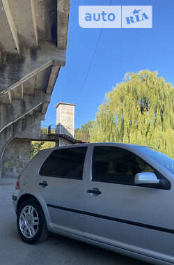 Хэтчбек Volkswagen Golf 2001 в  фото 3 Хэтчбек Volkswagen Golf 2001 в