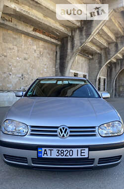 Хетчбек Volkswagen Golf 2001 в Івано-Франківську