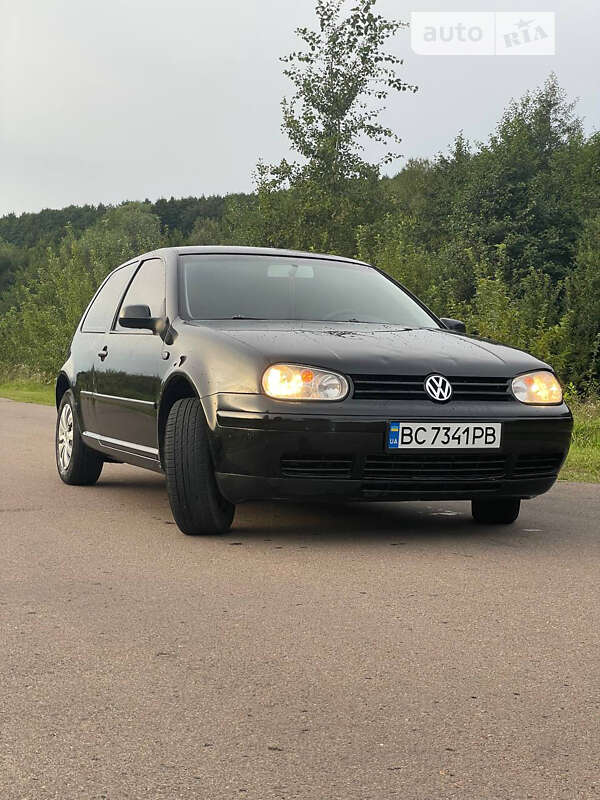 Хэтчбек Volkswagen Golf 2002 в Львове