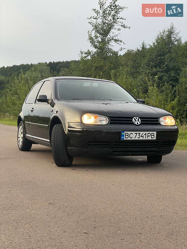 Хэтчбек Volkswagen Golf 2002 в Львове