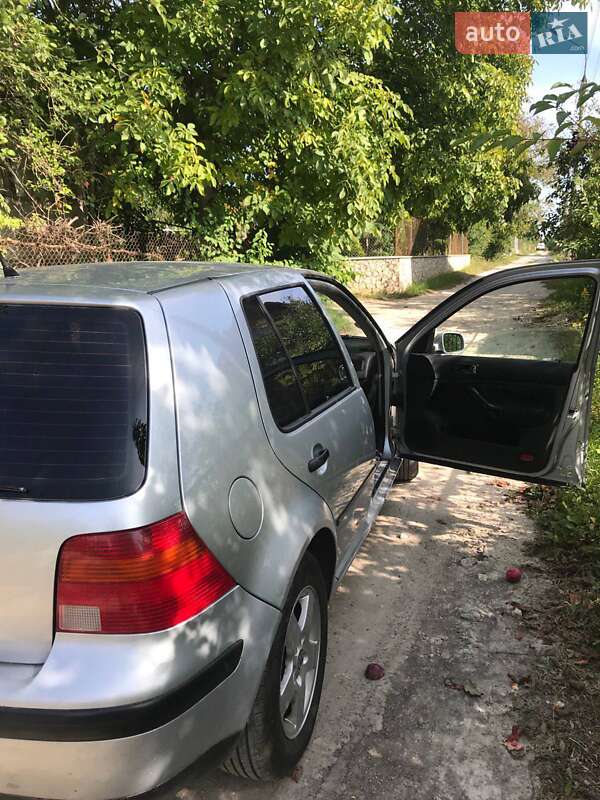 Хетчбек Volkswagen Golf 2003 в Тернополі