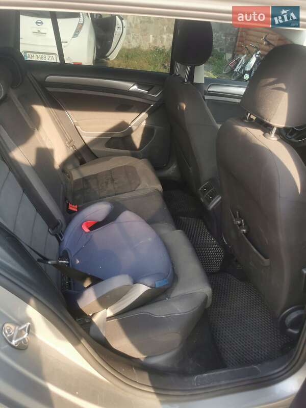 Універсал Volkswagen Golf 2017 в Житомирі