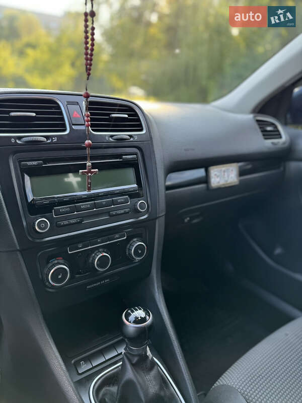 Універсал Volkswagen Golf 2010 в Івано-Франківську