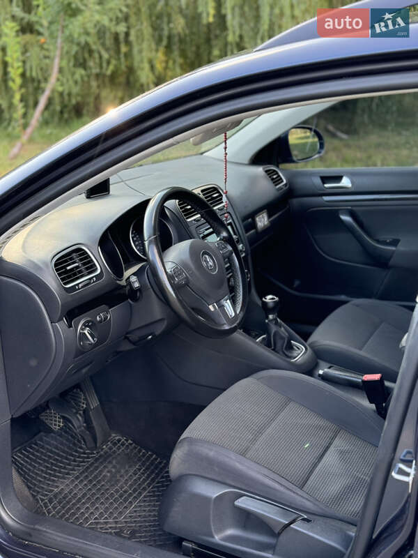 Універсал Volkswagen Golf 2010 в Івано-Франківську